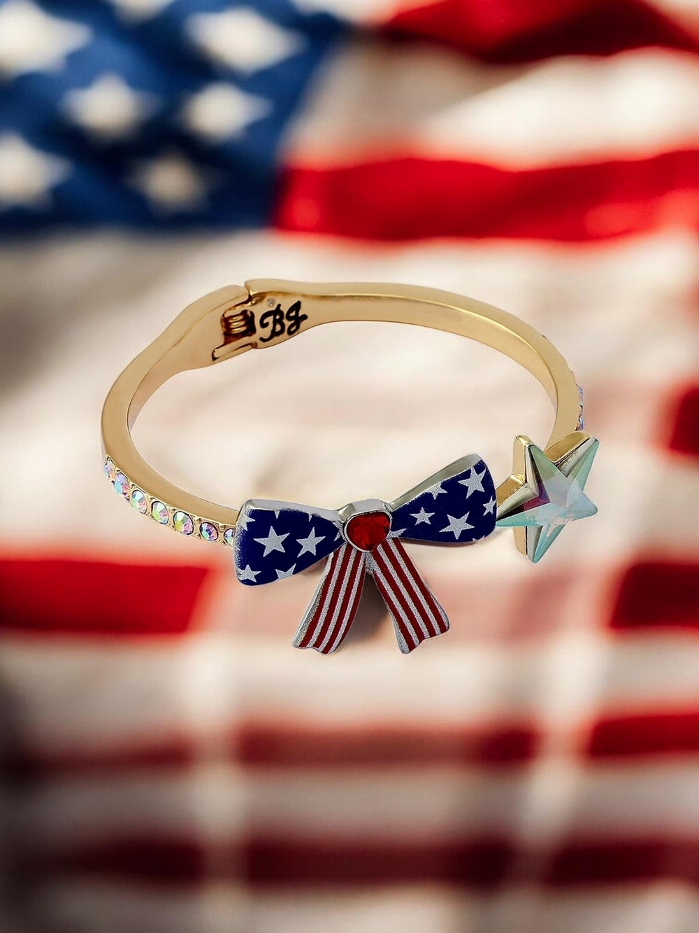 New Betsey Johnson Americana Hinge Bracelet with Iconic Bow & Sparkly Star NWT